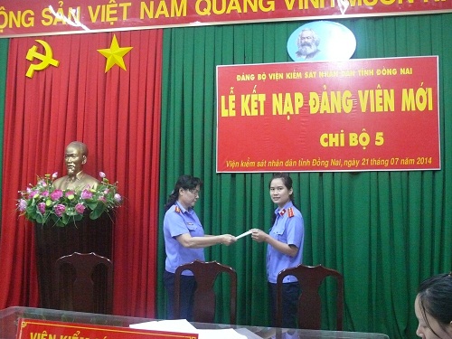 Chi bộ 5 – Thuộc Đảng ủy Viện kiểm sát nhân dân tỉnh Đồng Nai tổ chức lễ kết nạp Đảng viên mới.