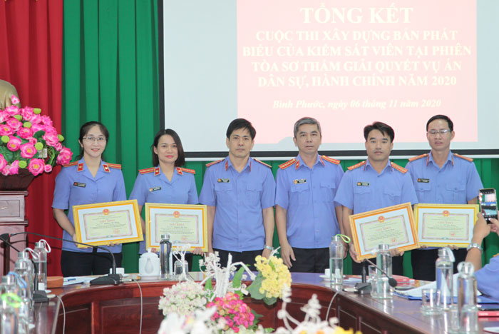 Hình trao giải